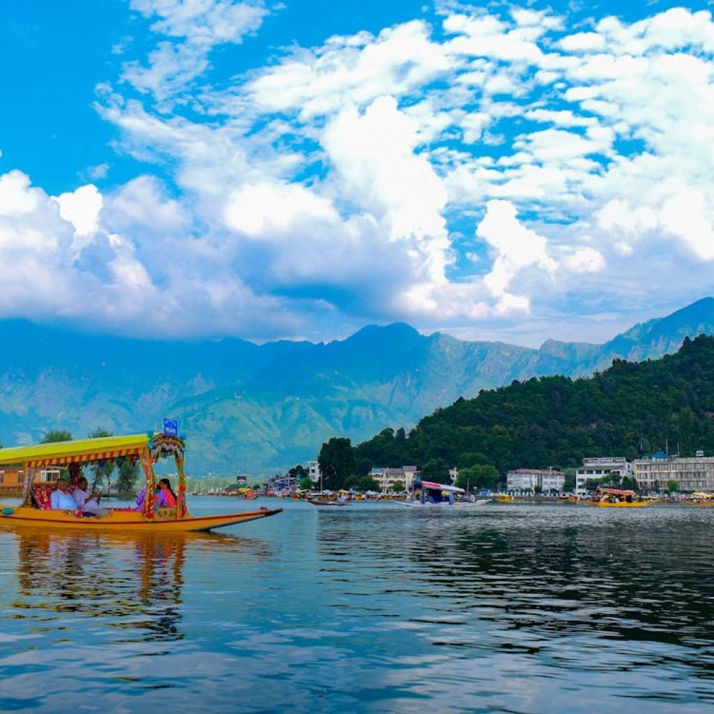 kashmir-dal-lake-india